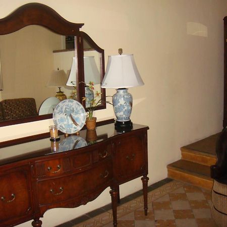 La Perla Hotel Boutique B&B Guadalajara Ruang foto